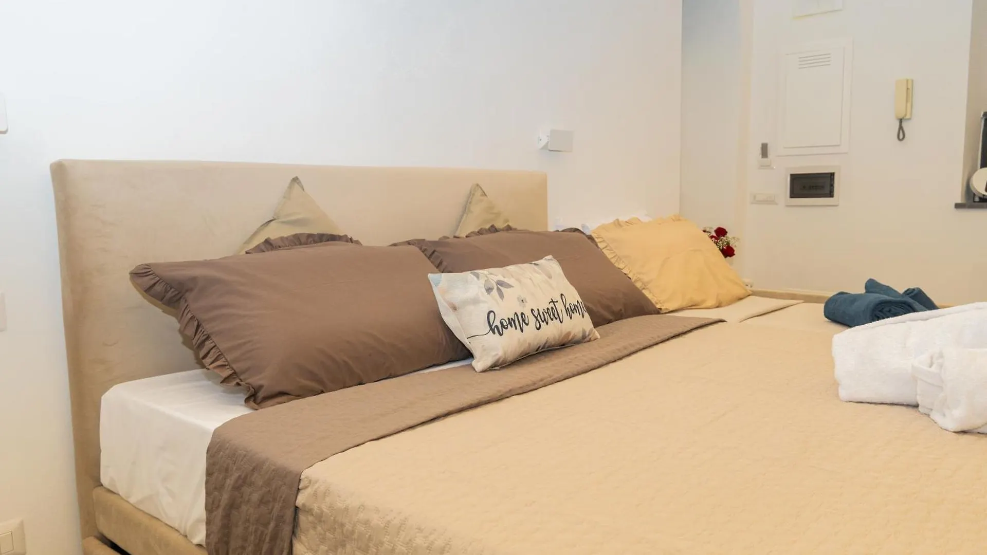 Don Lope Suite-Piazza Del Plebiscito Naples Apartment